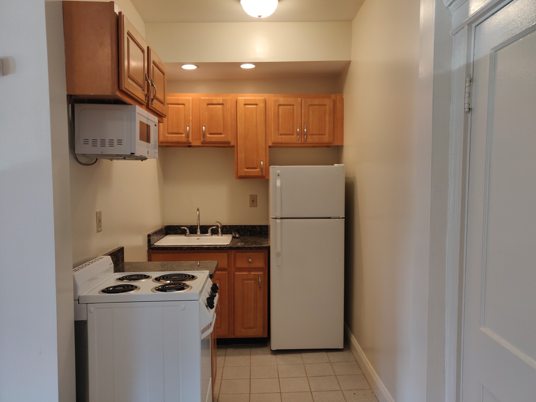Photo 2 of 40 Queensberry St. Unit 11