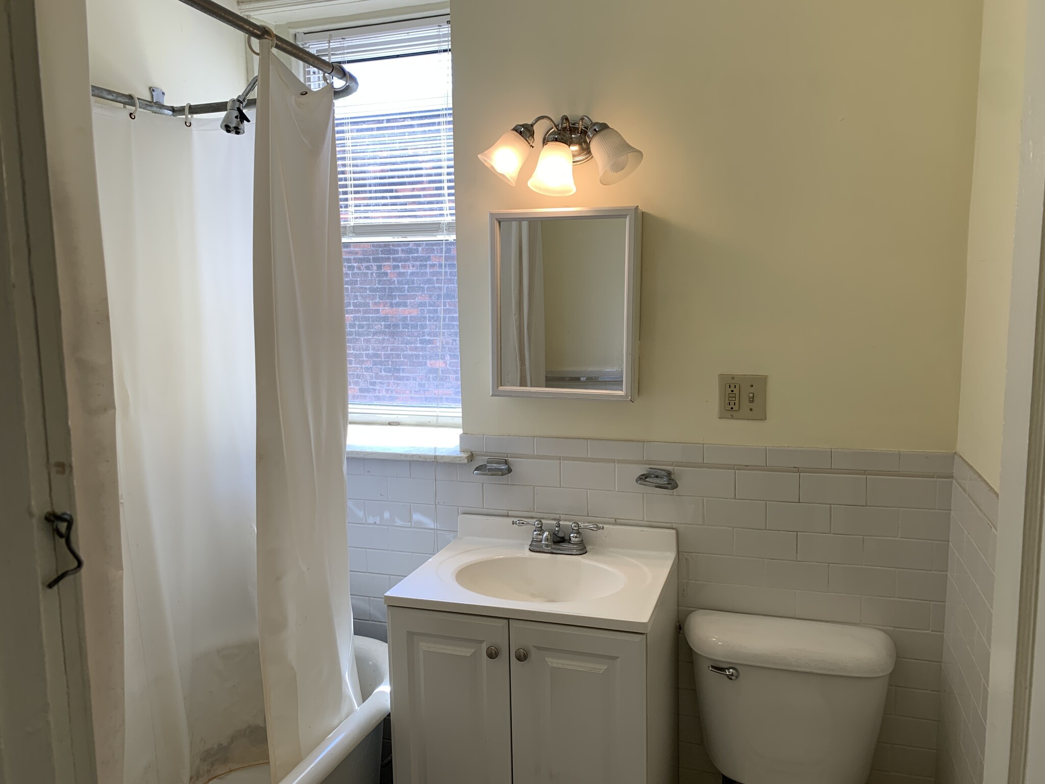 Photo 13 of 102 Queensberry St. Unit 14