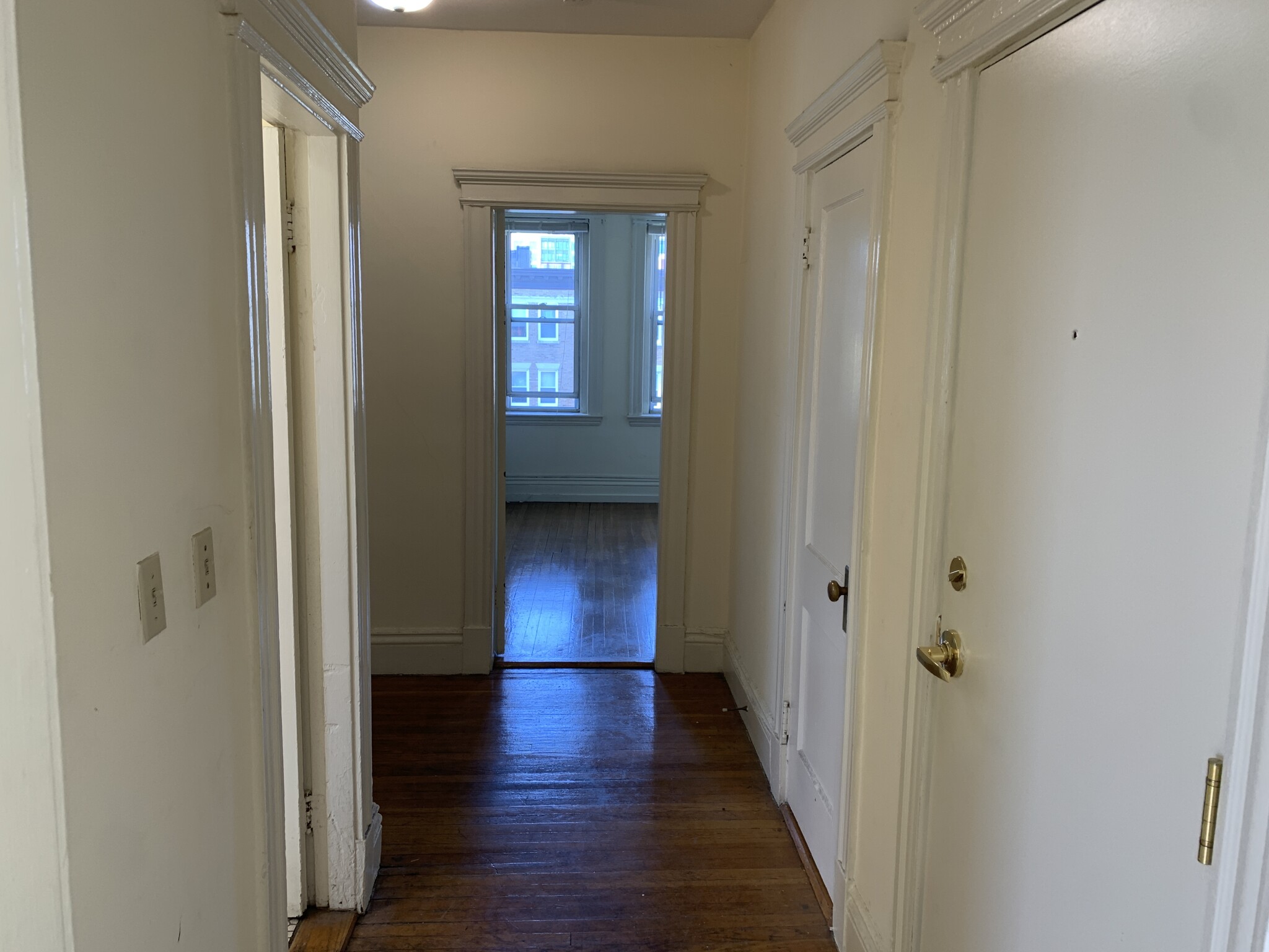 Photo 11 of 102 Queensberry St. Unit 14