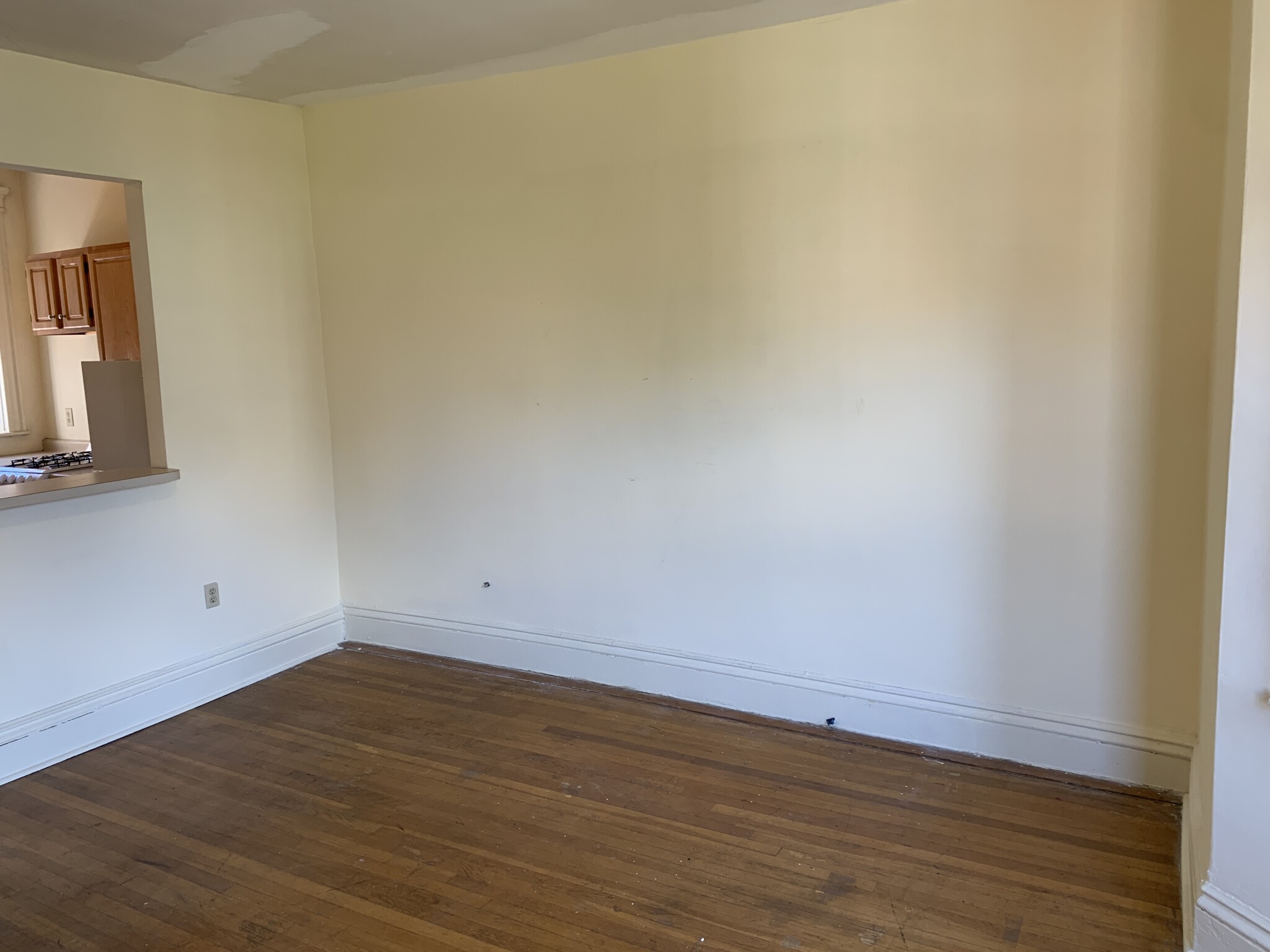 Photo 4 of 102 Queensberry St. Unit 14