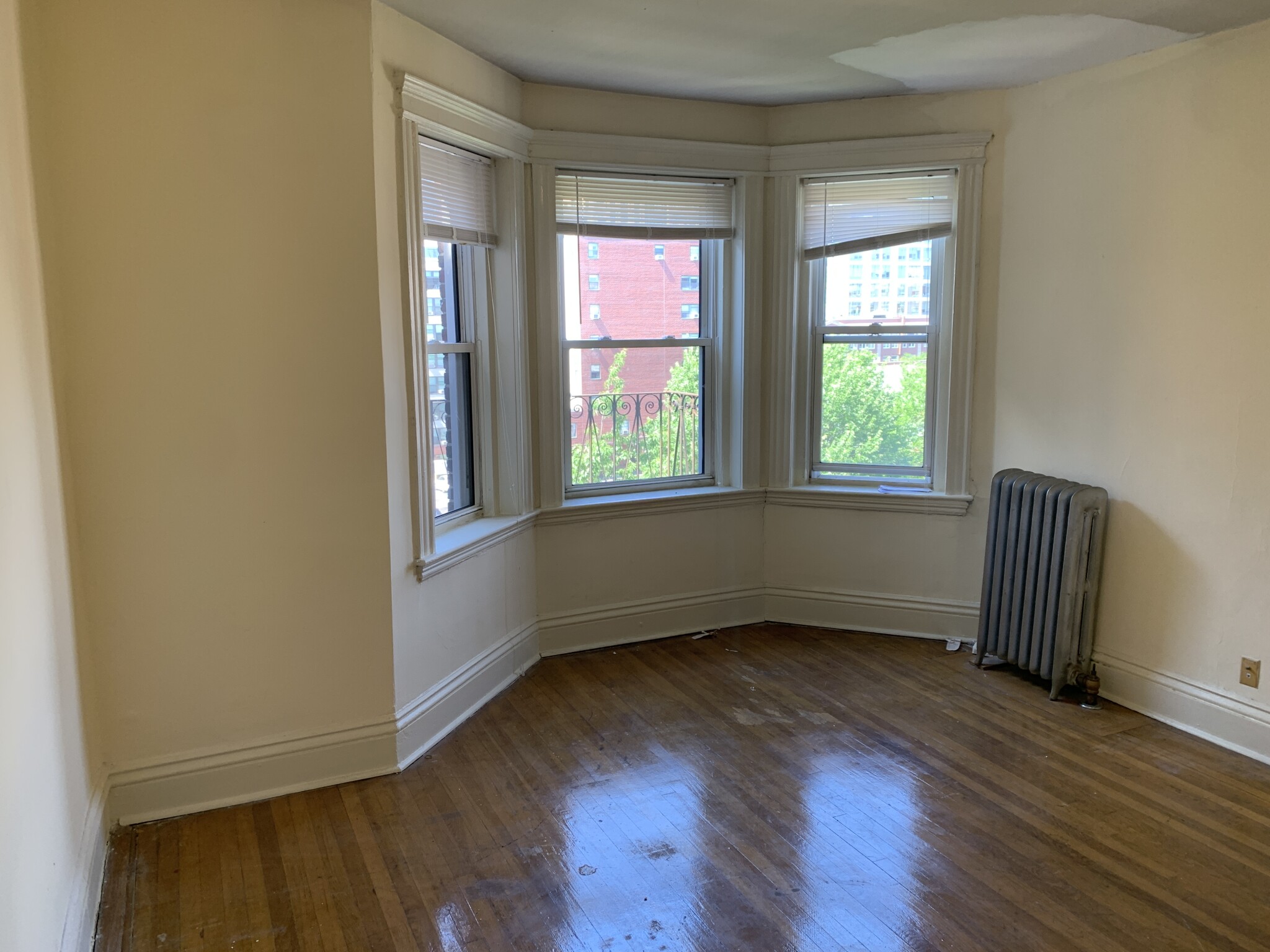 Photo 7 of 102 Queensberry St. Unit 14