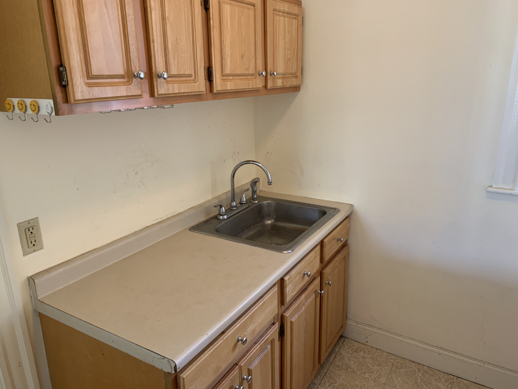 Photo 3 of 102 Queensberry St. Unit 14
