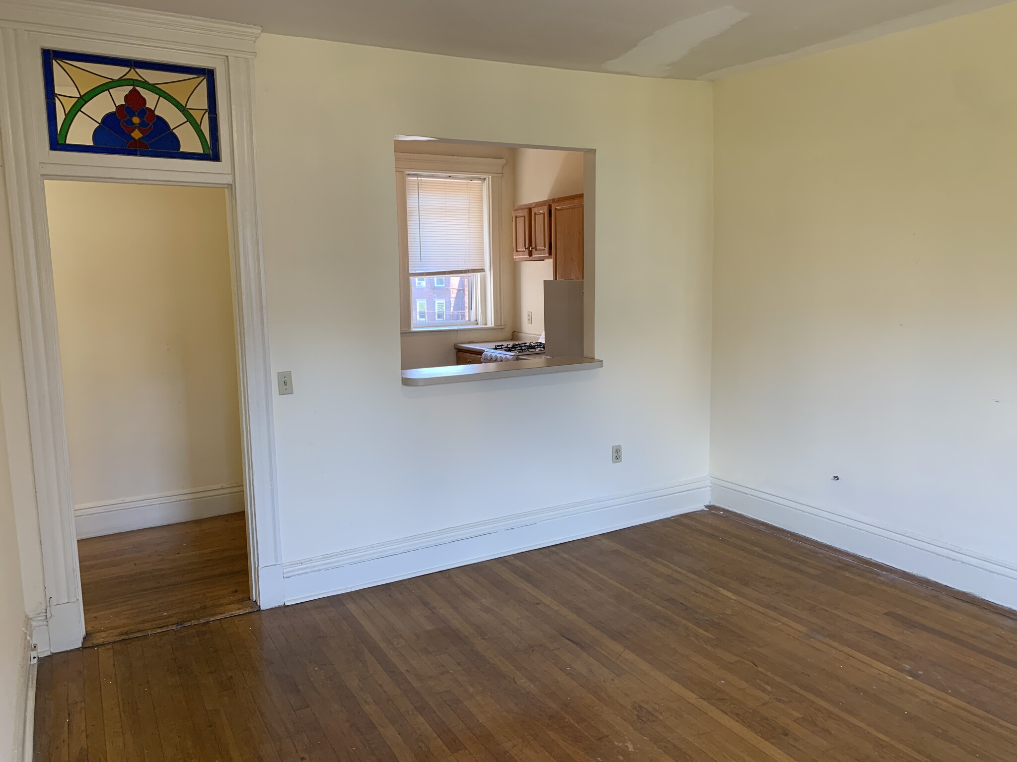 Photo 5 of 102 Queensberry St. Unit 14