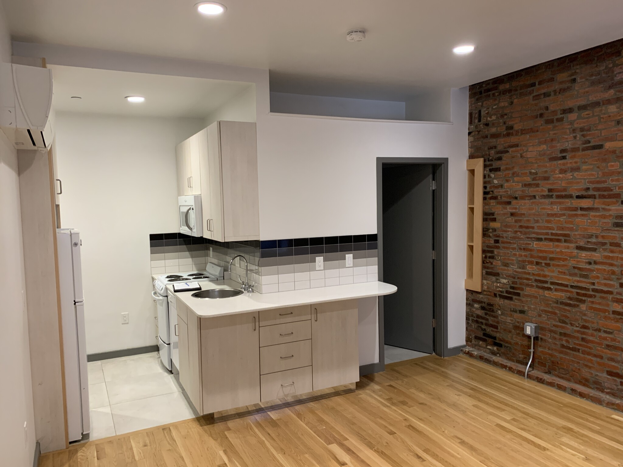 Studio bed, 1 bath apartment for rent at 144 Bowdoin St Unit 43, Beacon Hill — photo 1 of 34