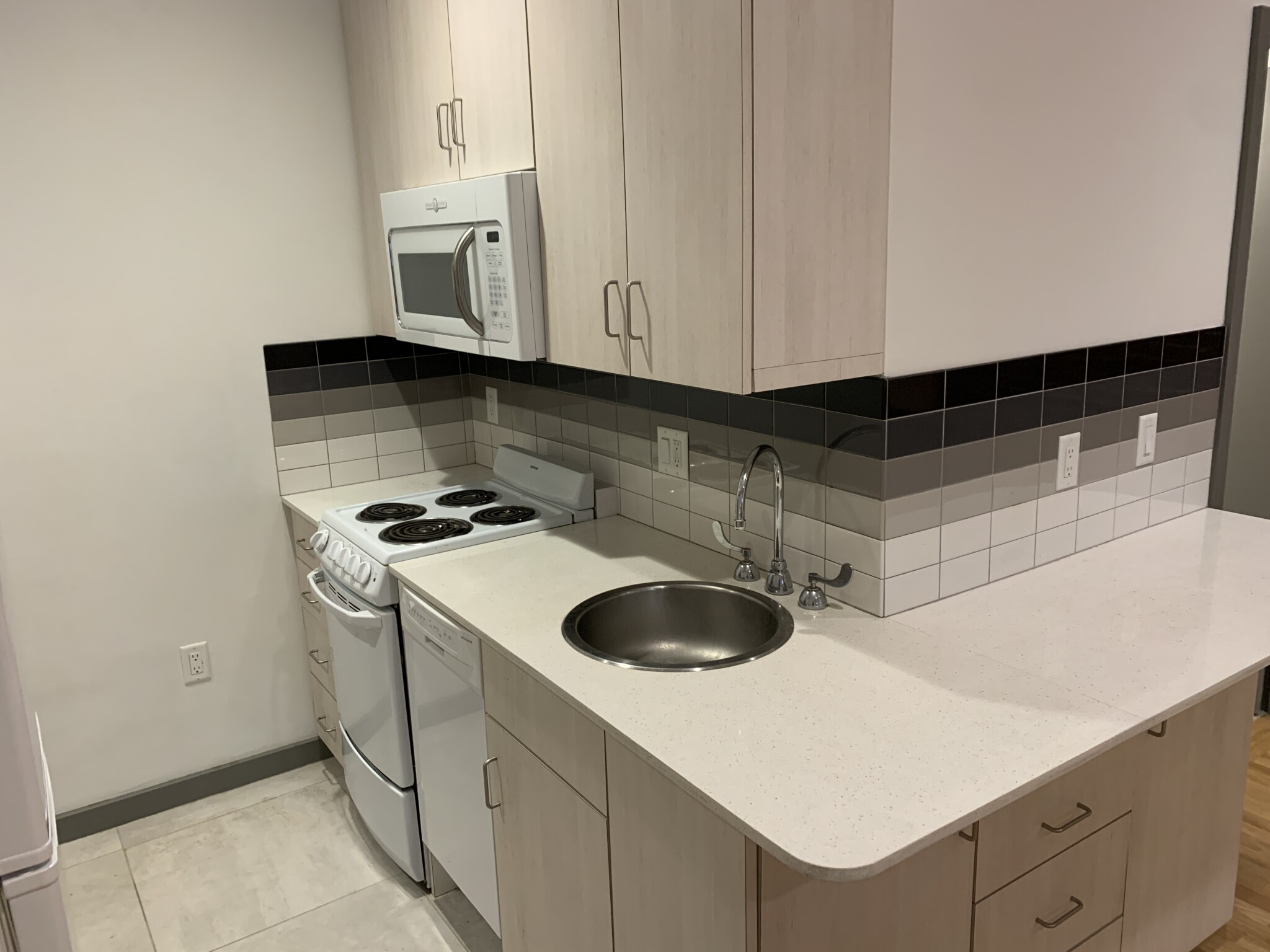 Studio bed, 1 bath apartment for rent at 144 Bowdoin St Unit 43, Beacon Hill — photo 3 of 34