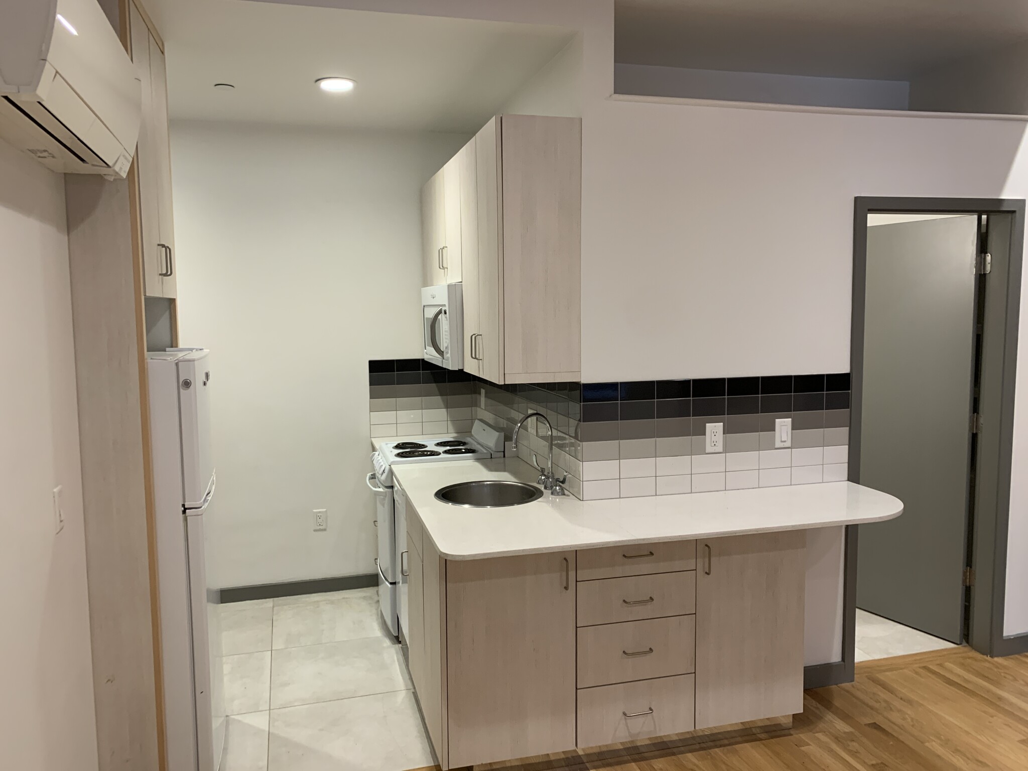 Studio bed, 1 bath apartment for rent at 144 Bowdoin St Unit 43, Beacon Hill — photo 2 of 34