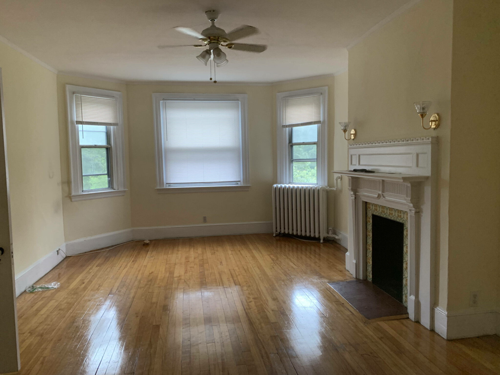 2 bed, 1 bath apartment for rent at 457 Centre St Unit Centre, Newton — photo 3 of 12