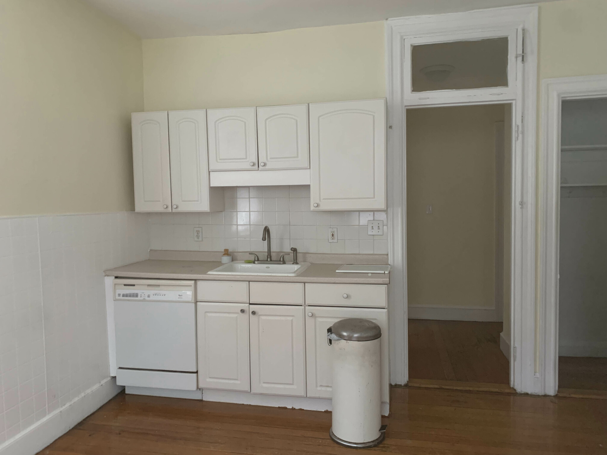 2 bed, 1 bath apartment for rent at 457 Centre St Unit Centre, Newton — photo 2 of 12