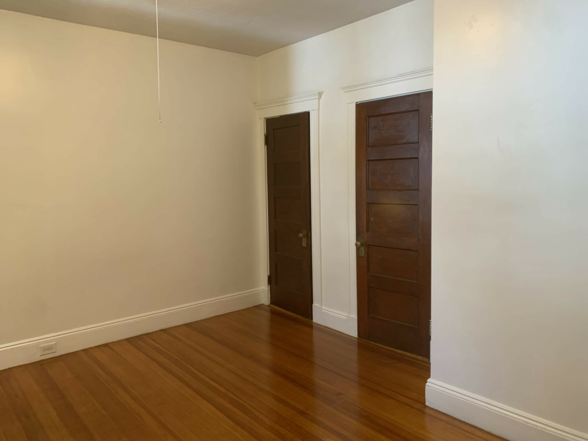3 bed, 1 bath apartment for rent at 807 Centre St Unit 3, Jamaica Plain — photo 7 of 12