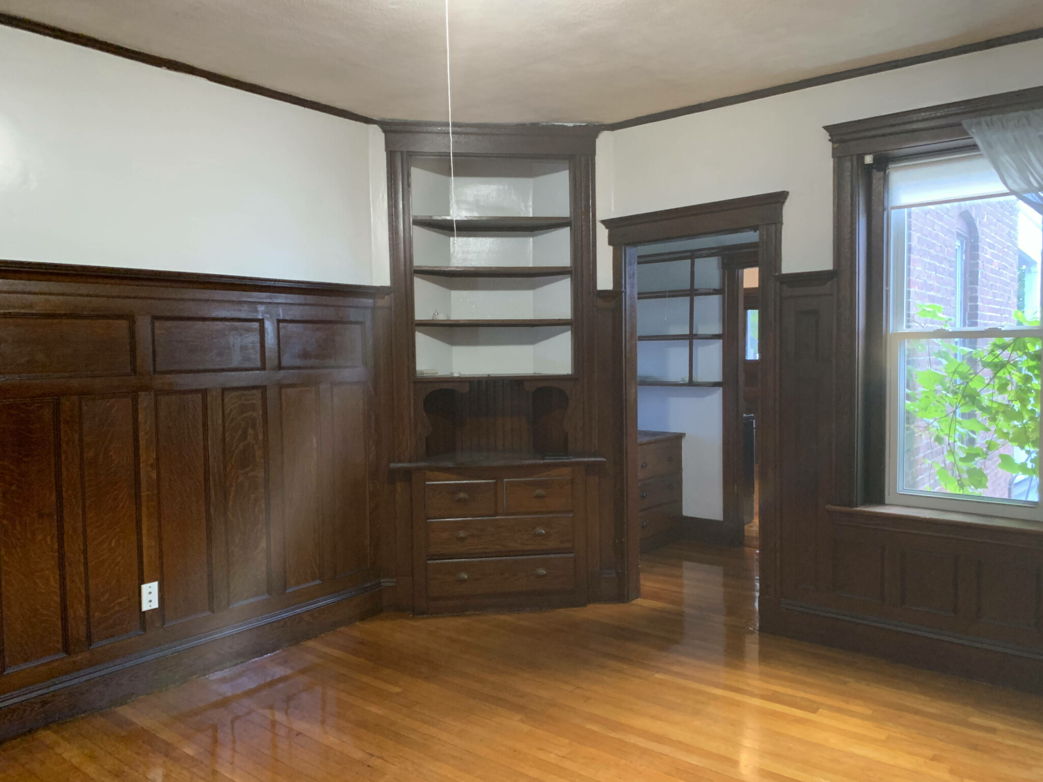 3 bed, 1 bath apartment for rent at 807 Centre St Unit 3, Jamaica Plain — photo 4 of 12