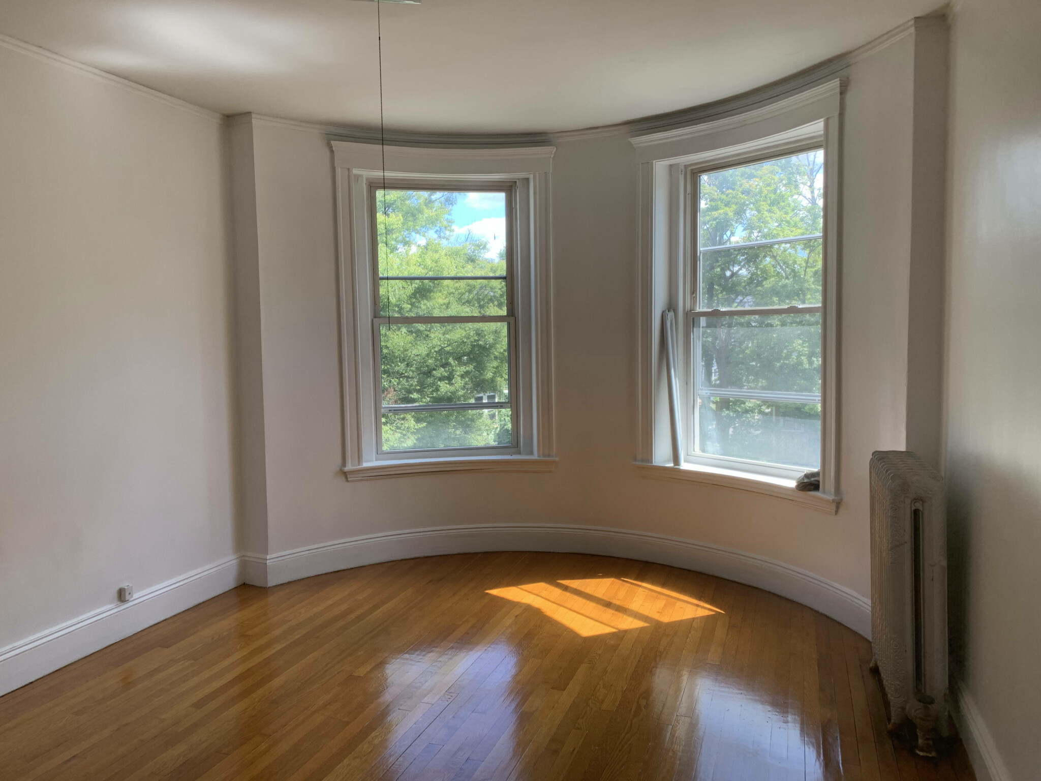3 bed, 1 bath apartment for rent at 807 Centre St Unit 3, Jamaica Plain — photo 9 of 12