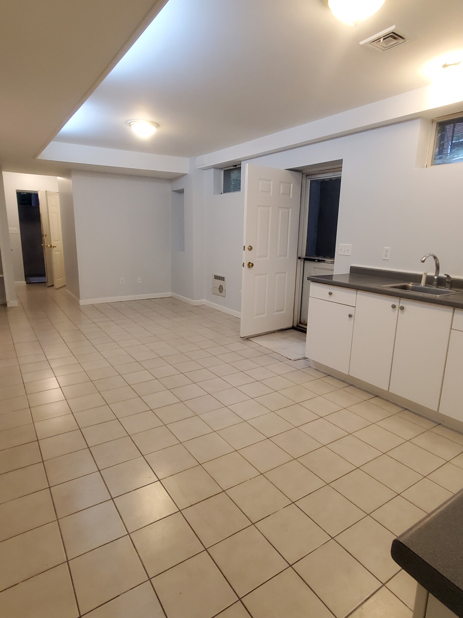 2 bed, 1 bath apartment for rent at 35 Vernon St Unit 35B, Newton — photo 2 of 6