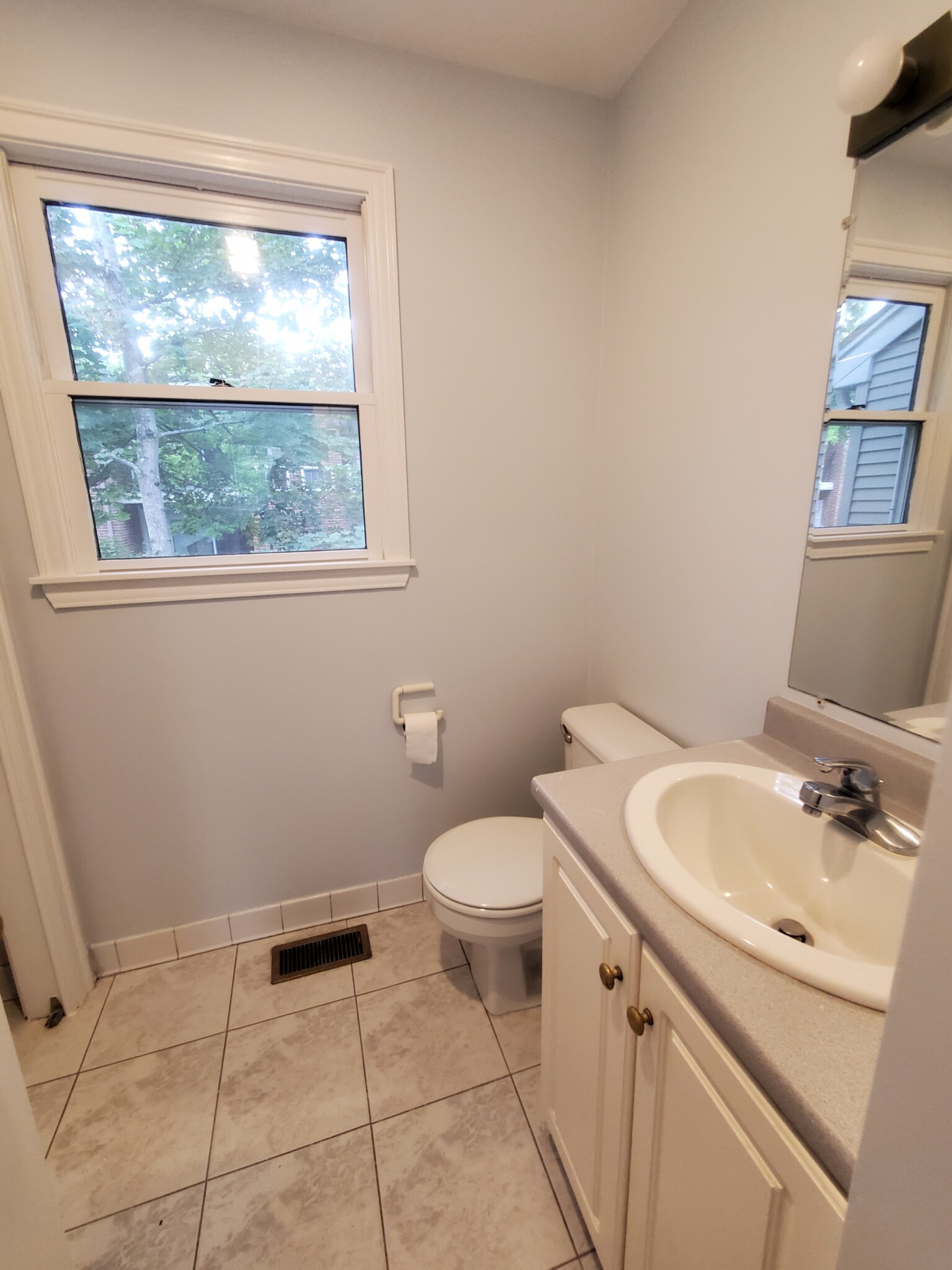 3 bed, 2.5 bath apartment for rent at 35 Vernon St Unit 1, Newton — photo 17 of 28