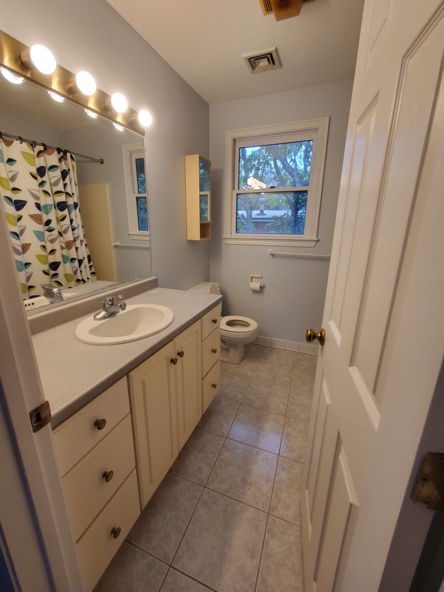 3 bed, 2.5 bath apartment for rent at 35 Vernon St Unit 1, Newton — photo 15 of 28