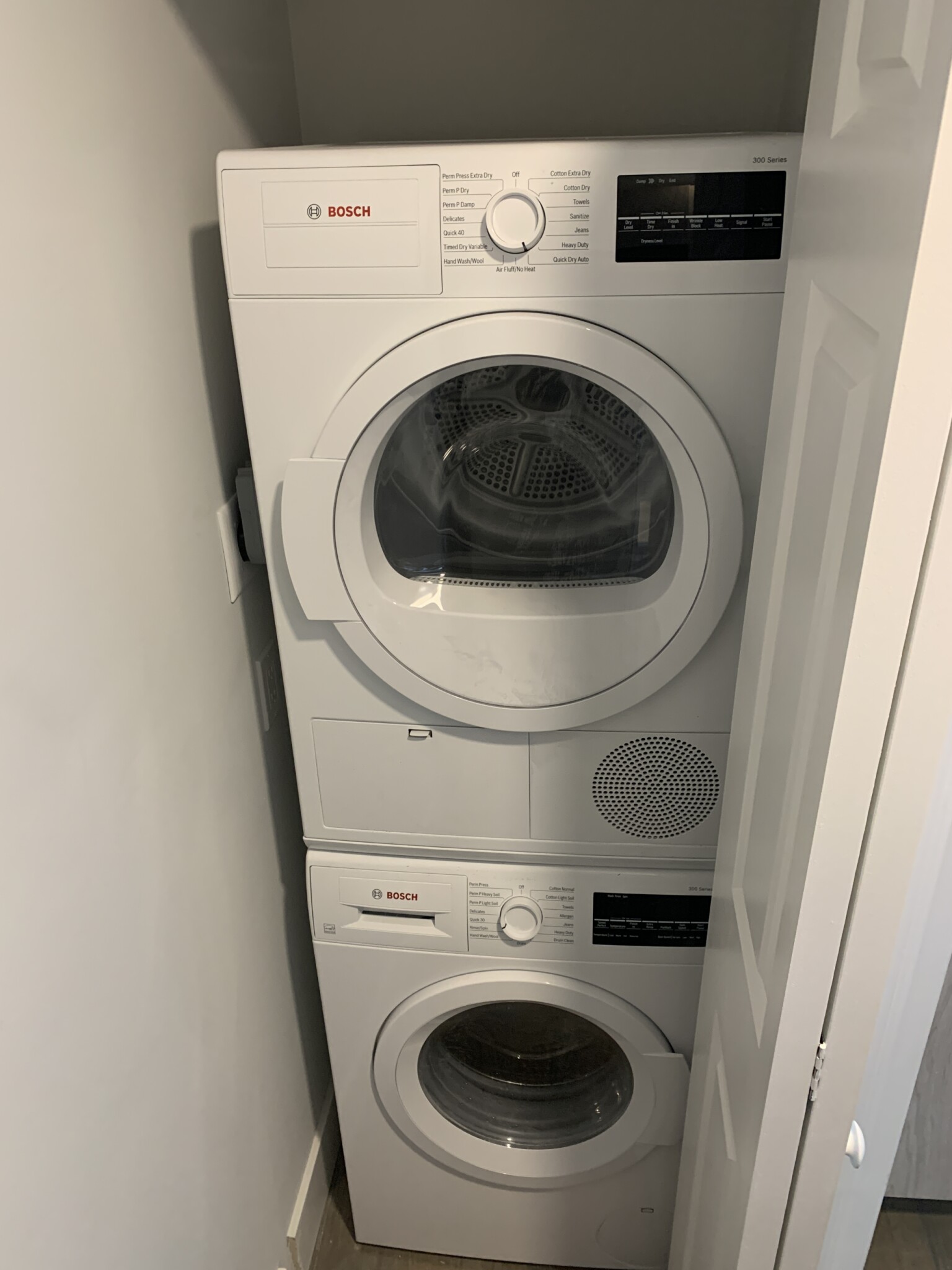 Photo 5 of 11 Queensberry St. Unit 28
