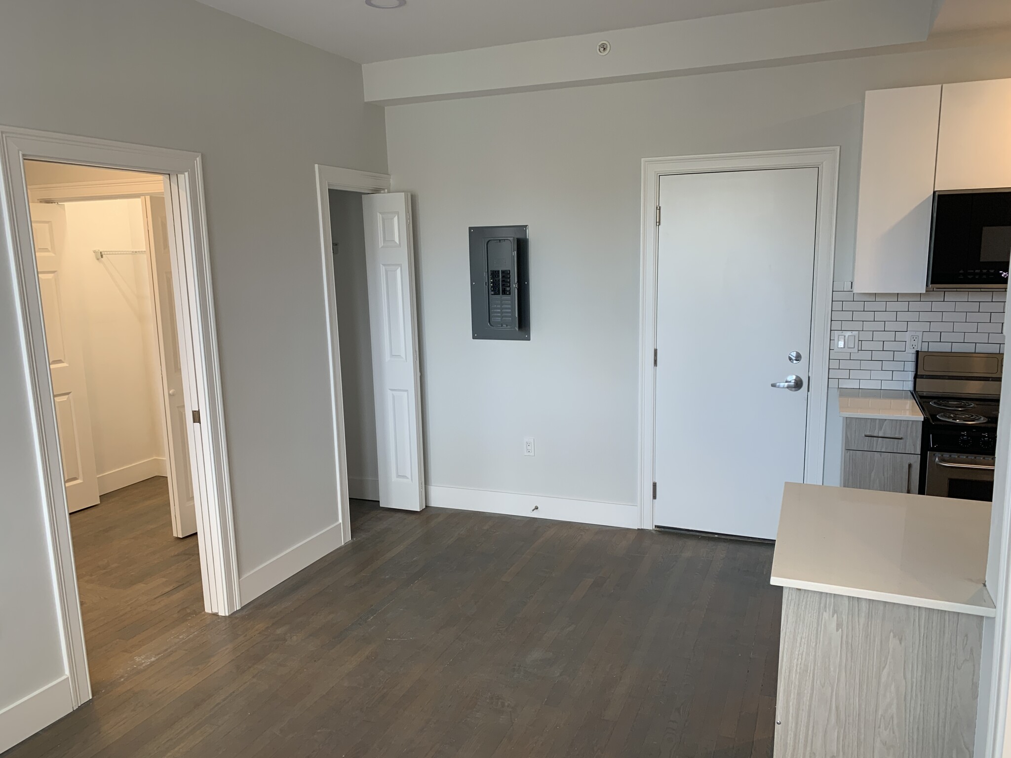 Photo 6 of 11 Queensberry St. Unit 28