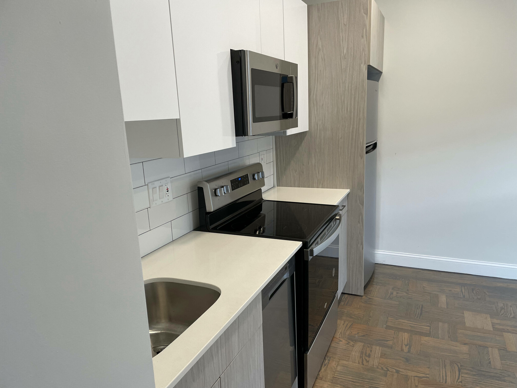 Photo 2 of 20 Queensberry St. Unit 7