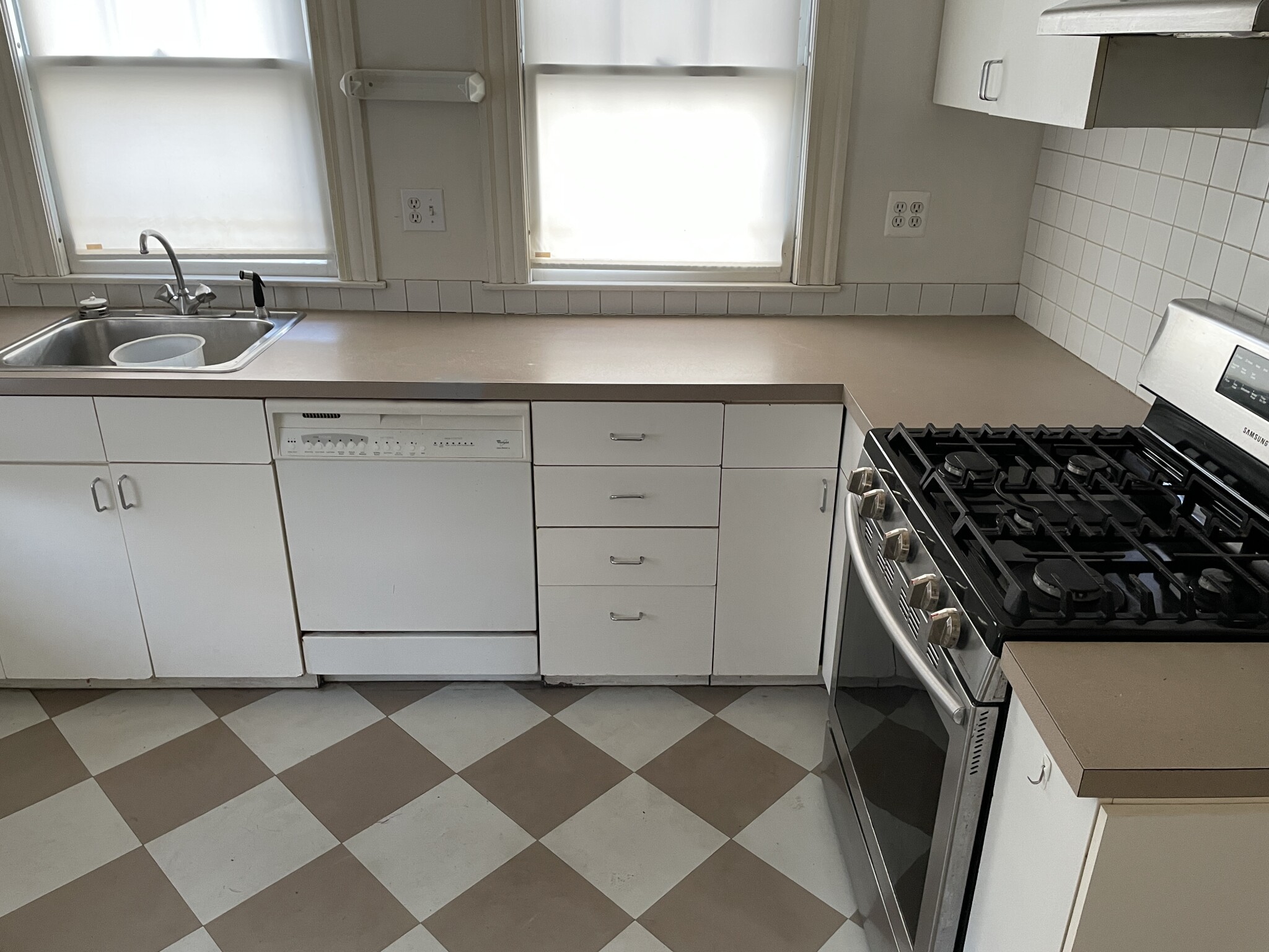2 bed, 1 bath apartment for rent at 21 Wade St Unit 1, Brighton — photo 10 of 11