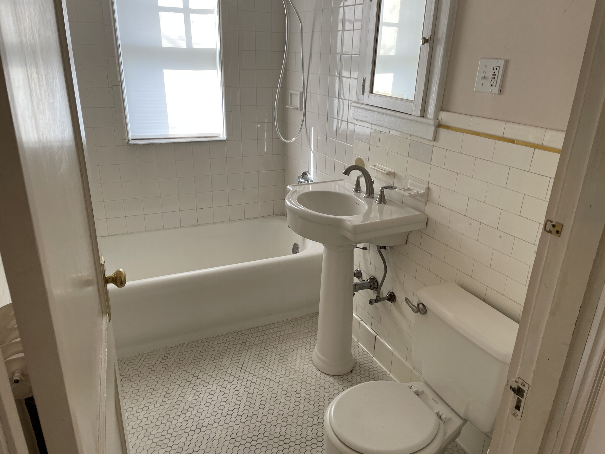2 bed, 1 bath apartment for rent at 21 Wade St Unit 1, Brighton — photo 7 of 11