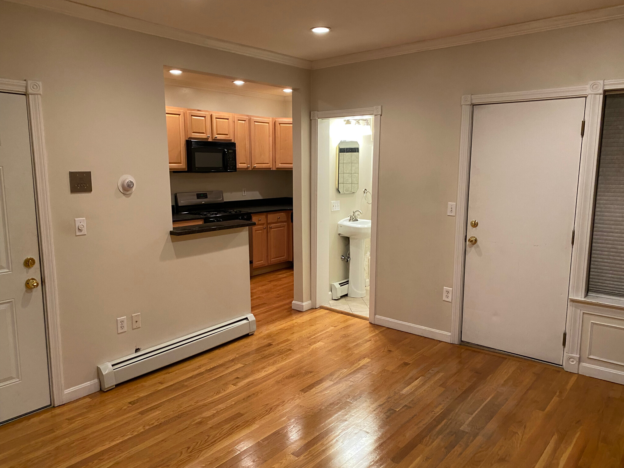 12 Pompeii St, Roxbury