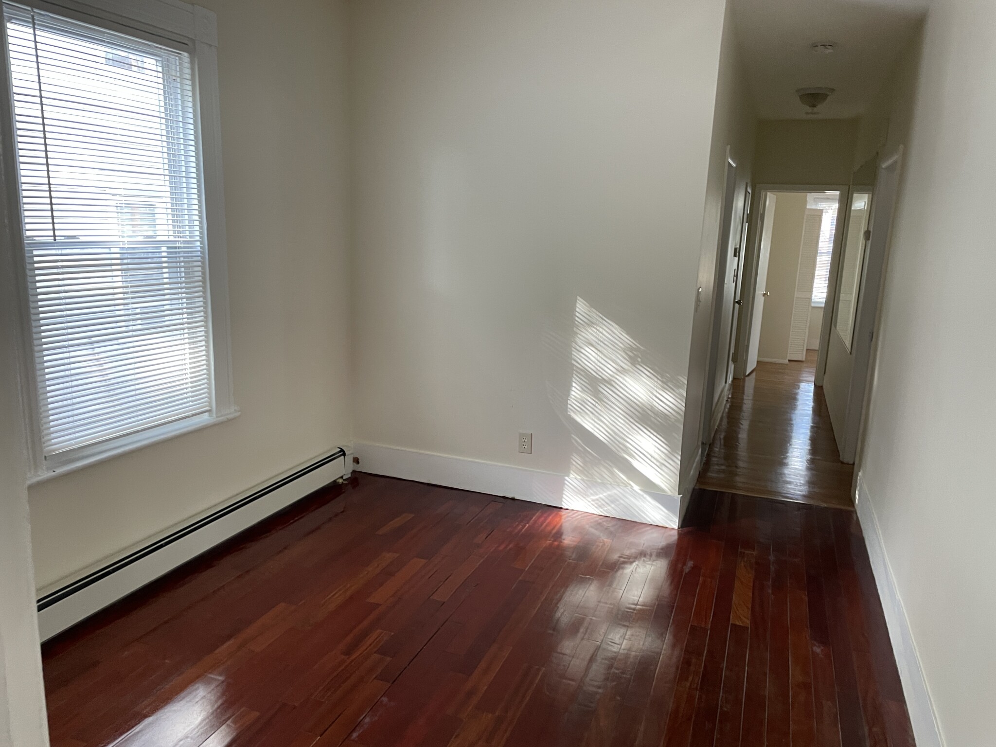 569 Main St, Medford