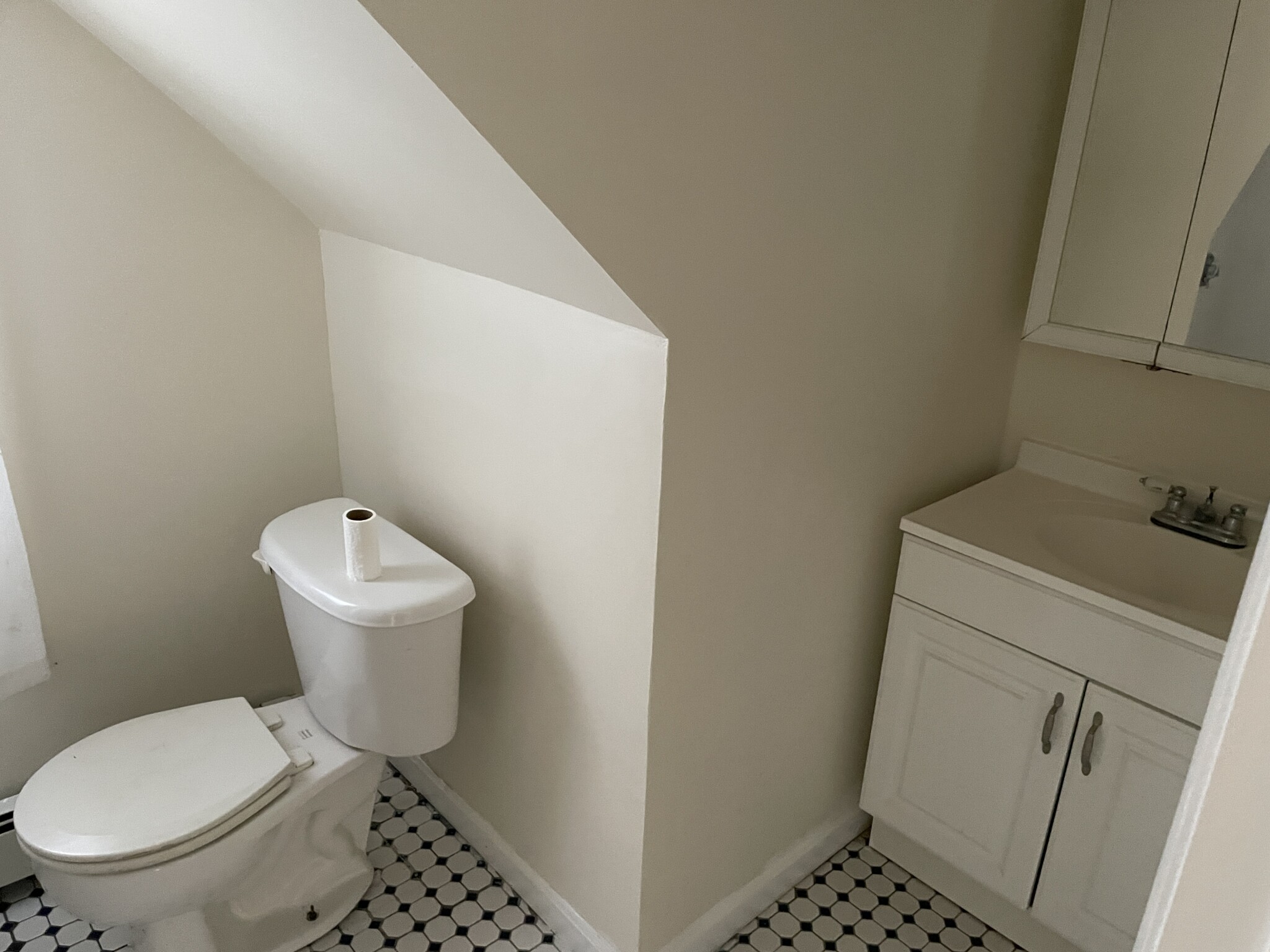 569 Main St, Medford