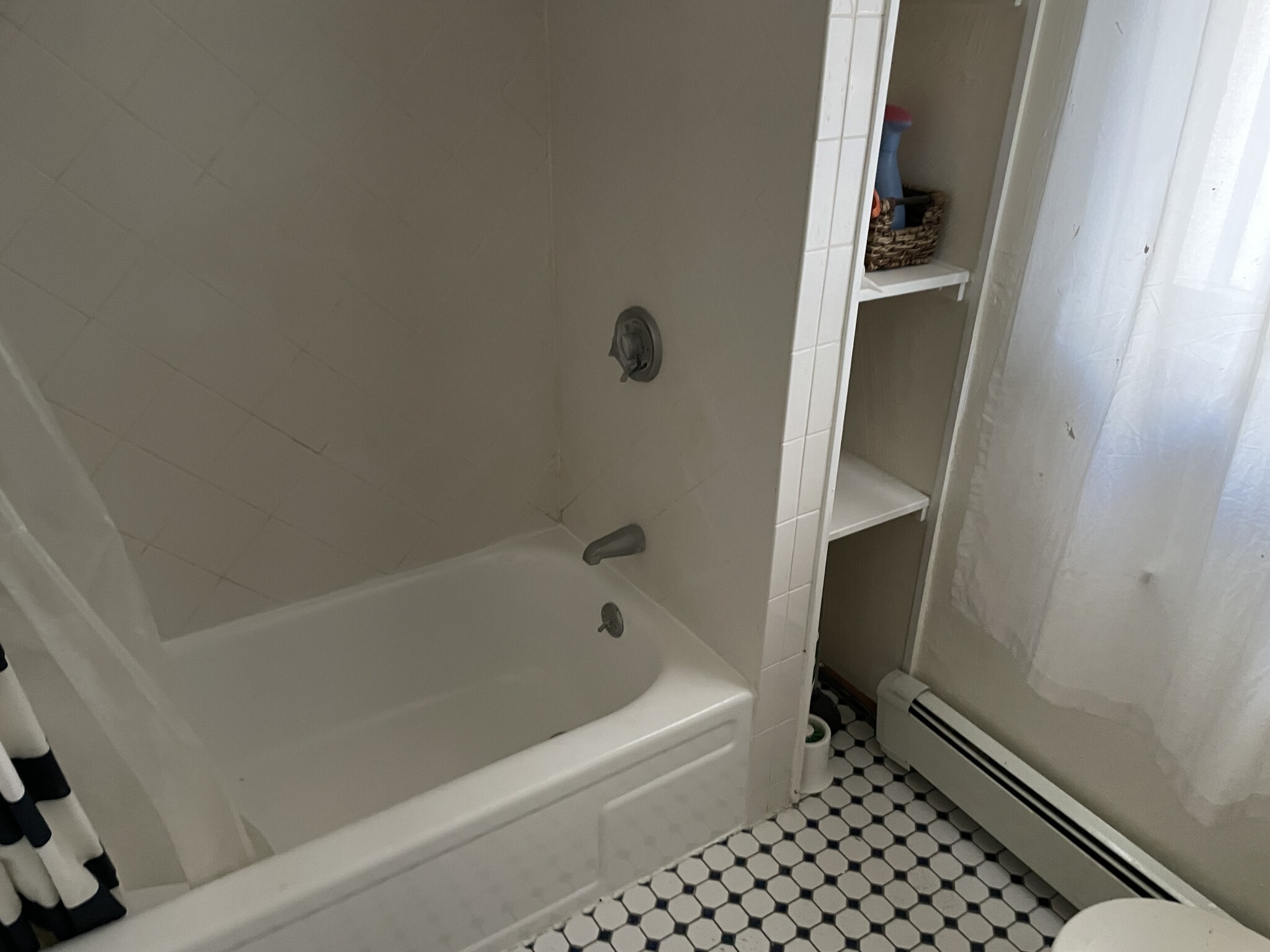 569 Main St, Medford