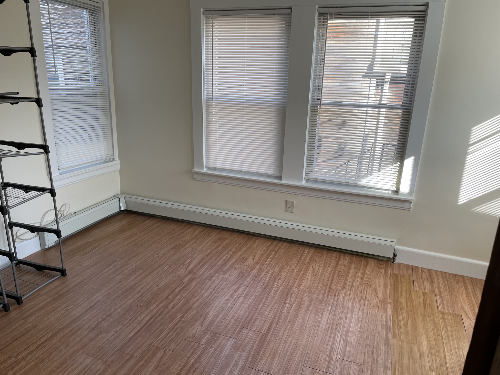 569 Main St, Medford