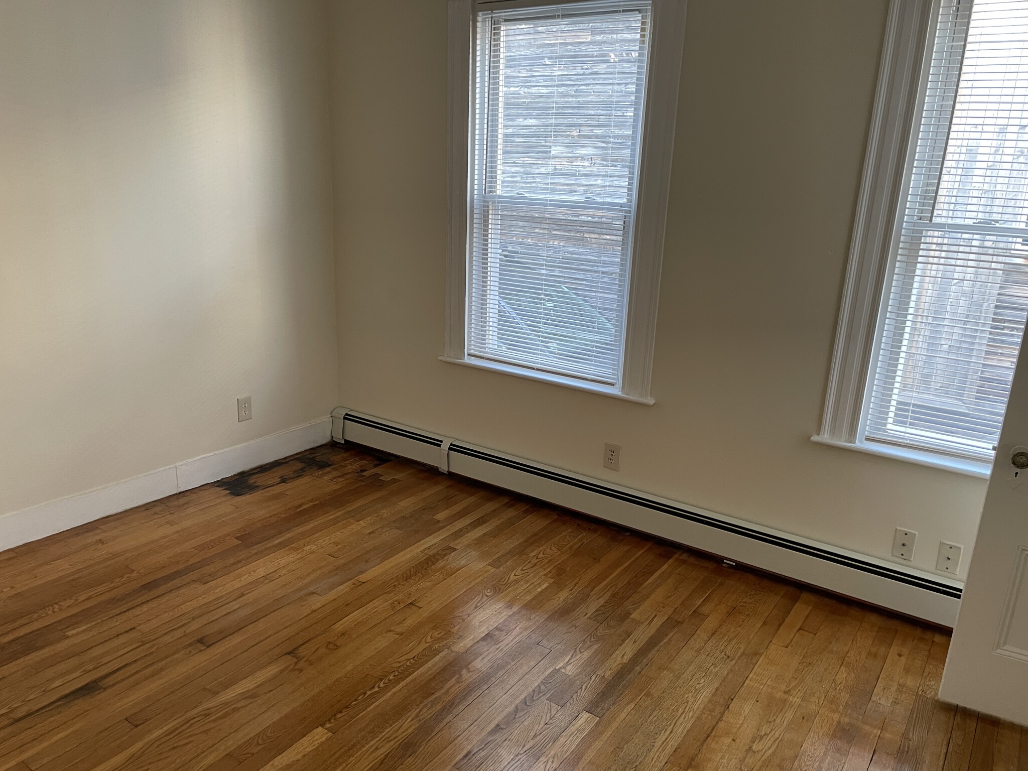 569 Main St, Medford