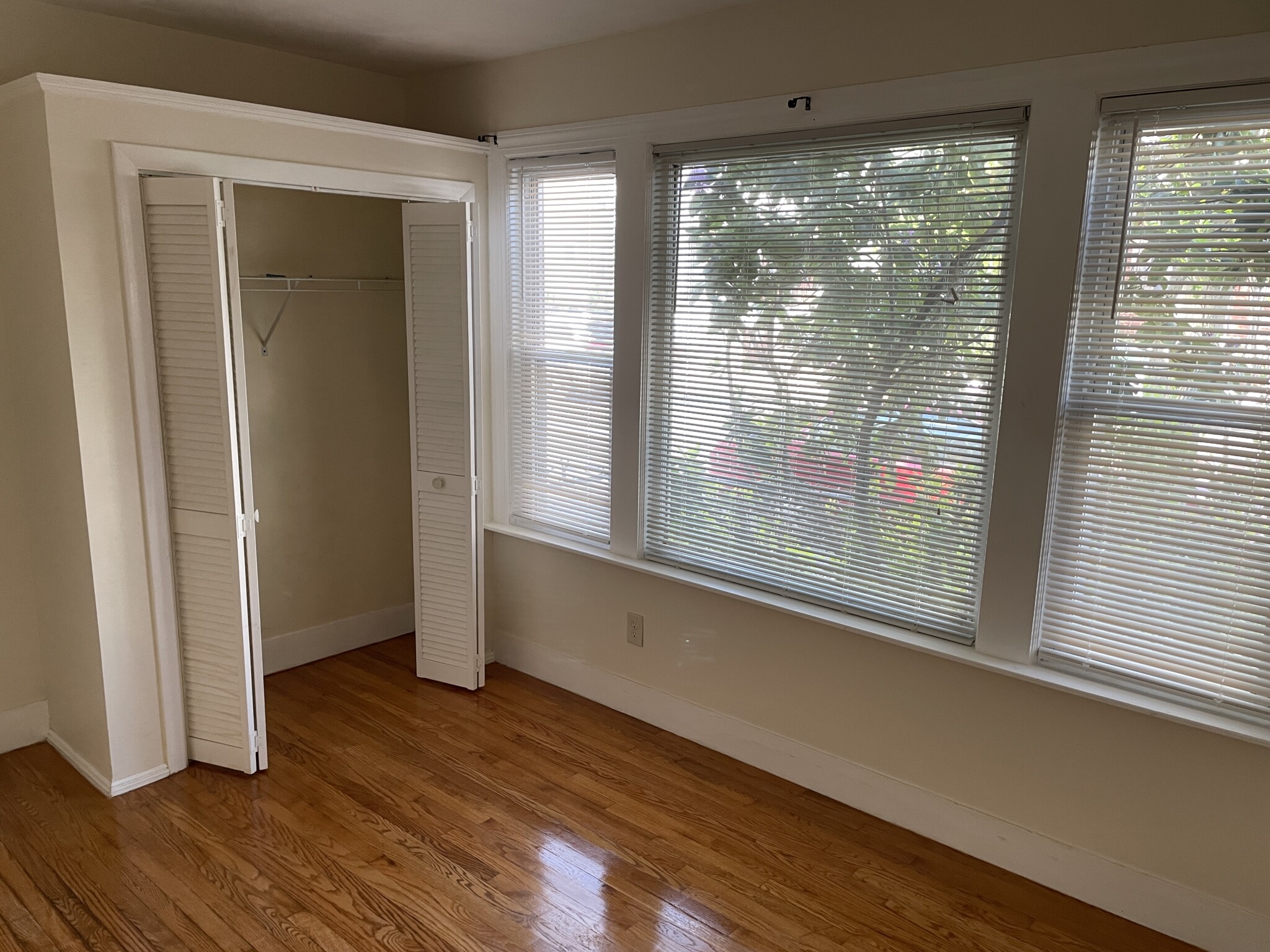 569 Main St, Medford