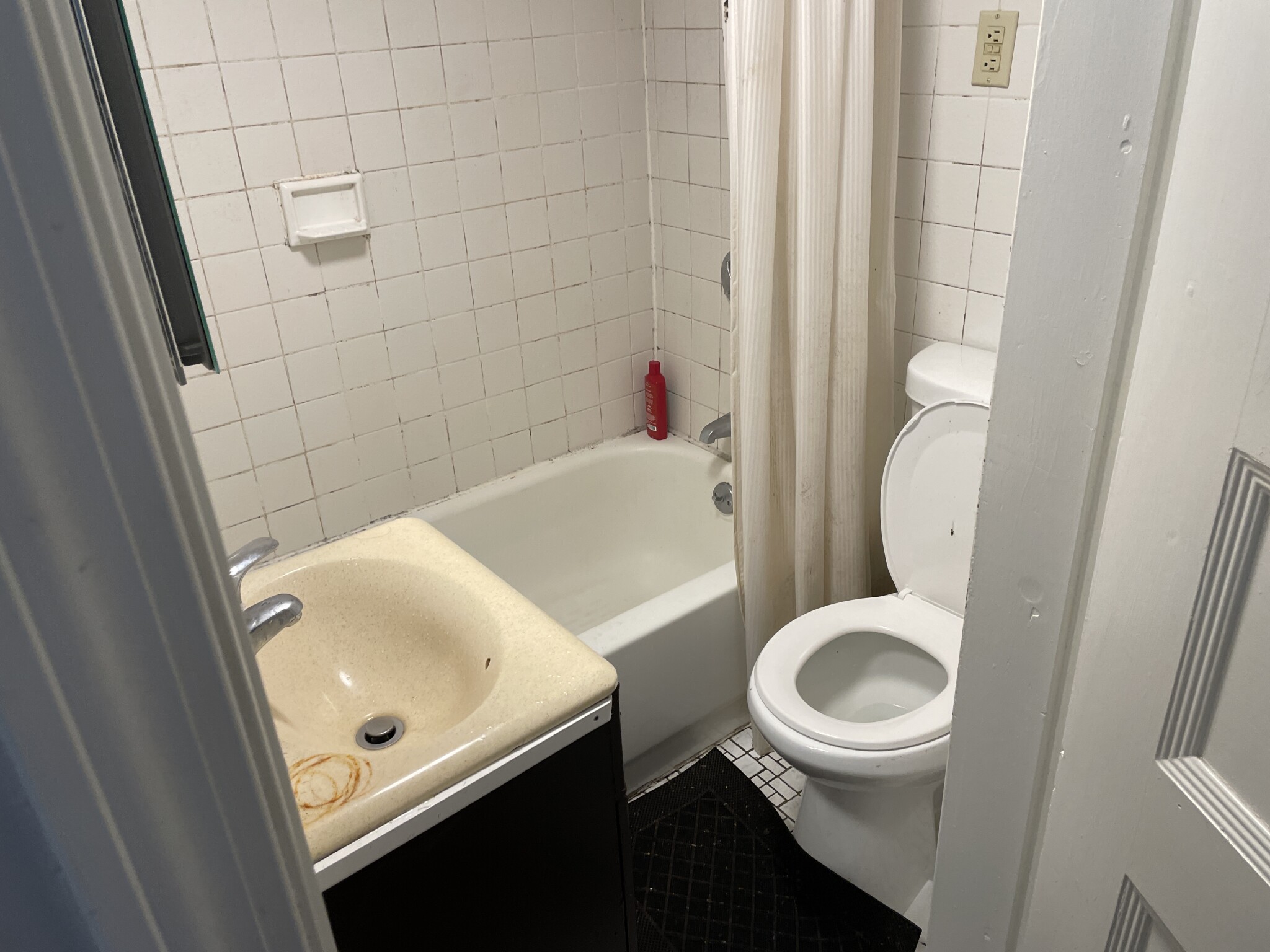 686 Parker St, Mission Hill