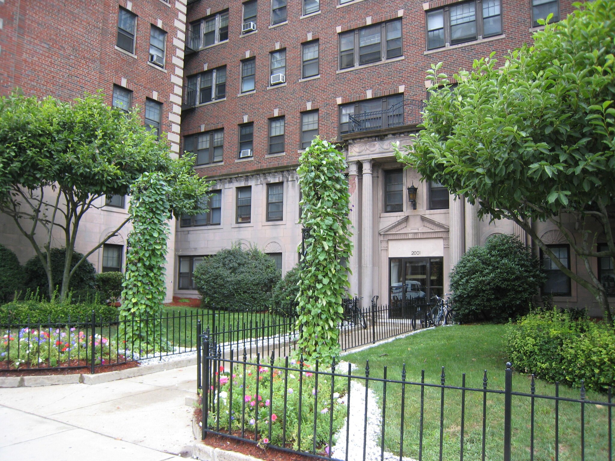 2003 Commonwealth Ave, Brighton