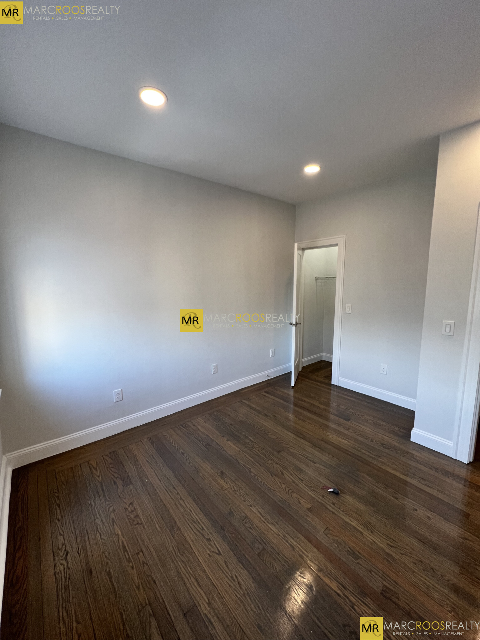 Photo 10 of 28 Queensberry St. Unit 15