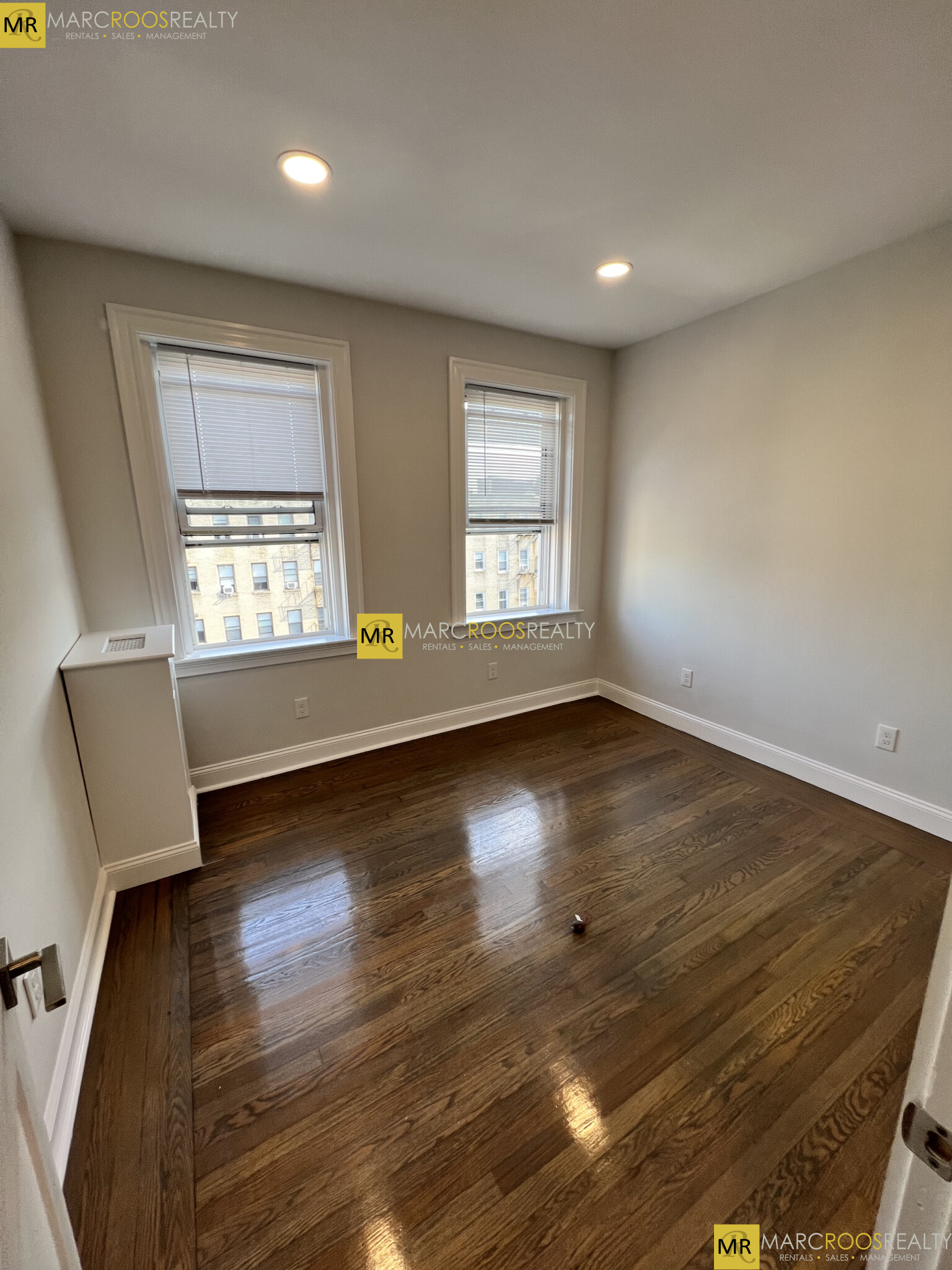 Photo 9 of 28 Queensberry St. Unit 15
