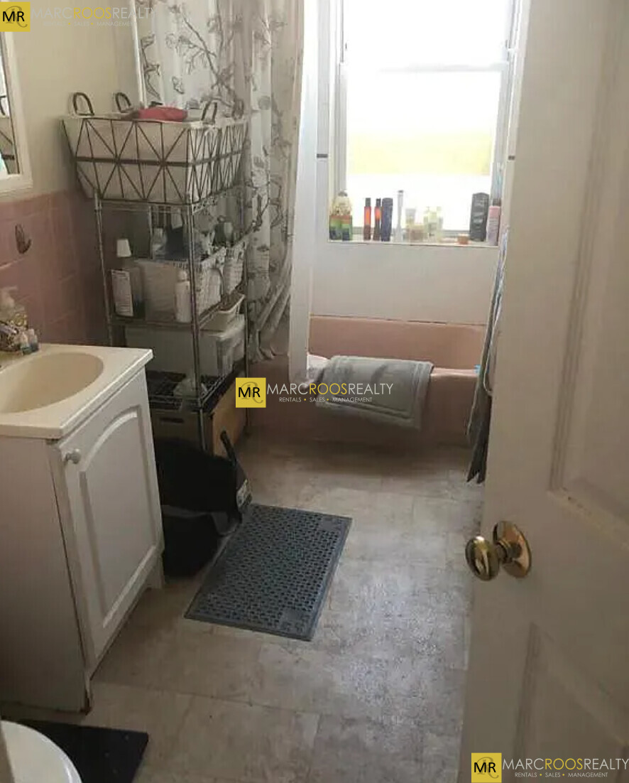 Photo 4 of Inman Unit 42