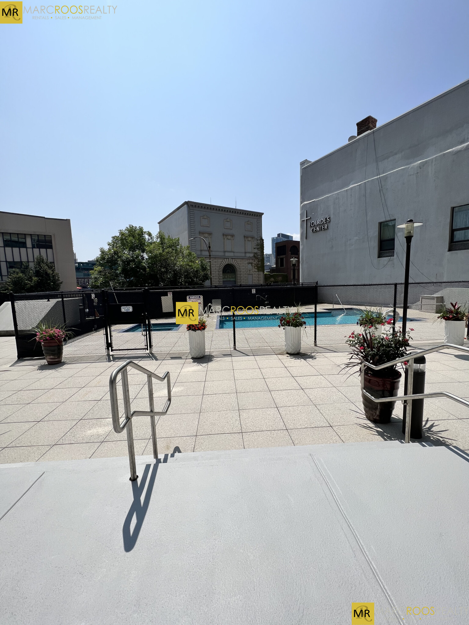 566 Commonwealth Ave, Fenway