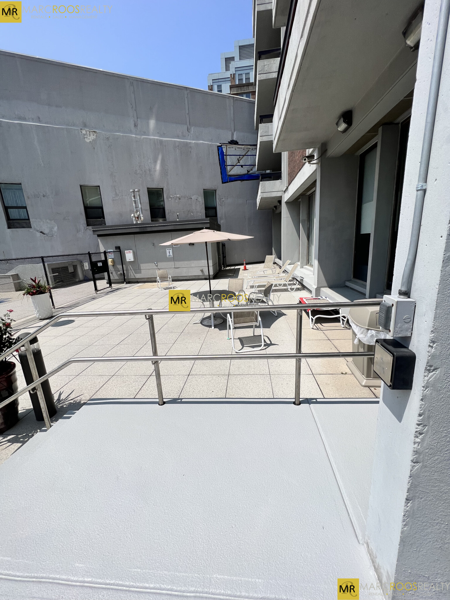 566 Commonwealth Ave, Fenway