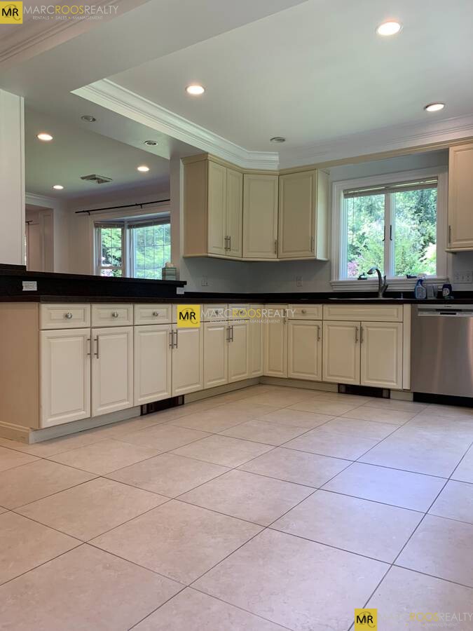 9 Carl St, Newton