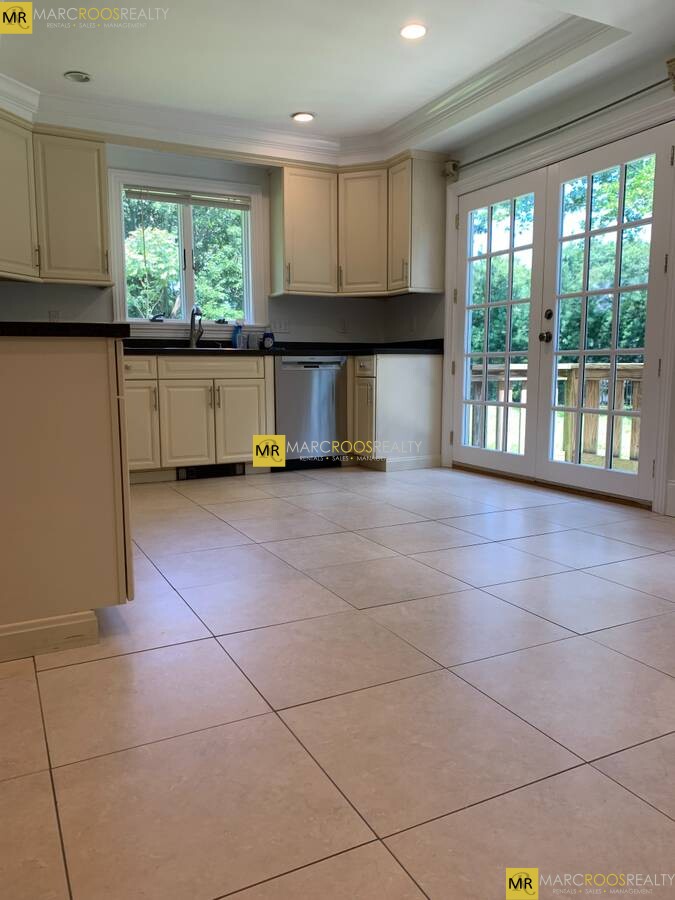 9 Carl St, Newton