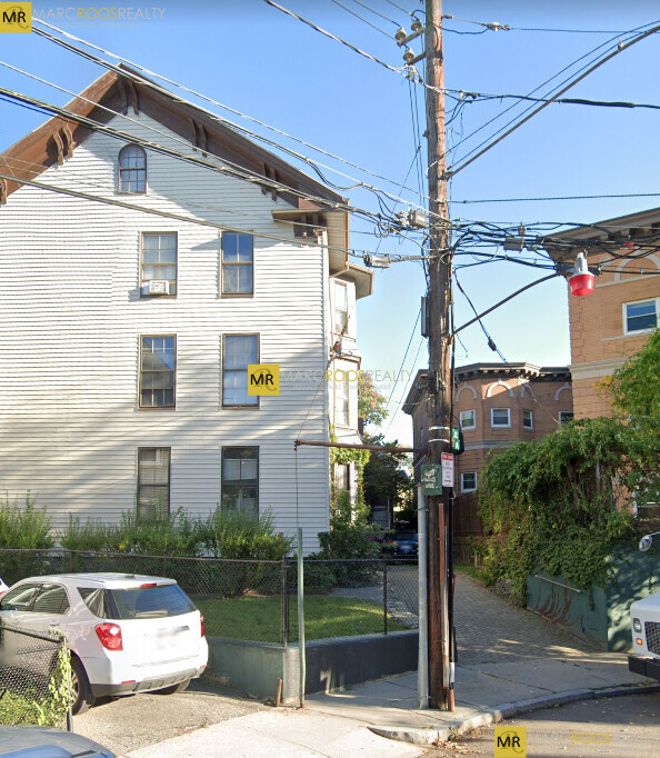 4 Adella Pl, Allston