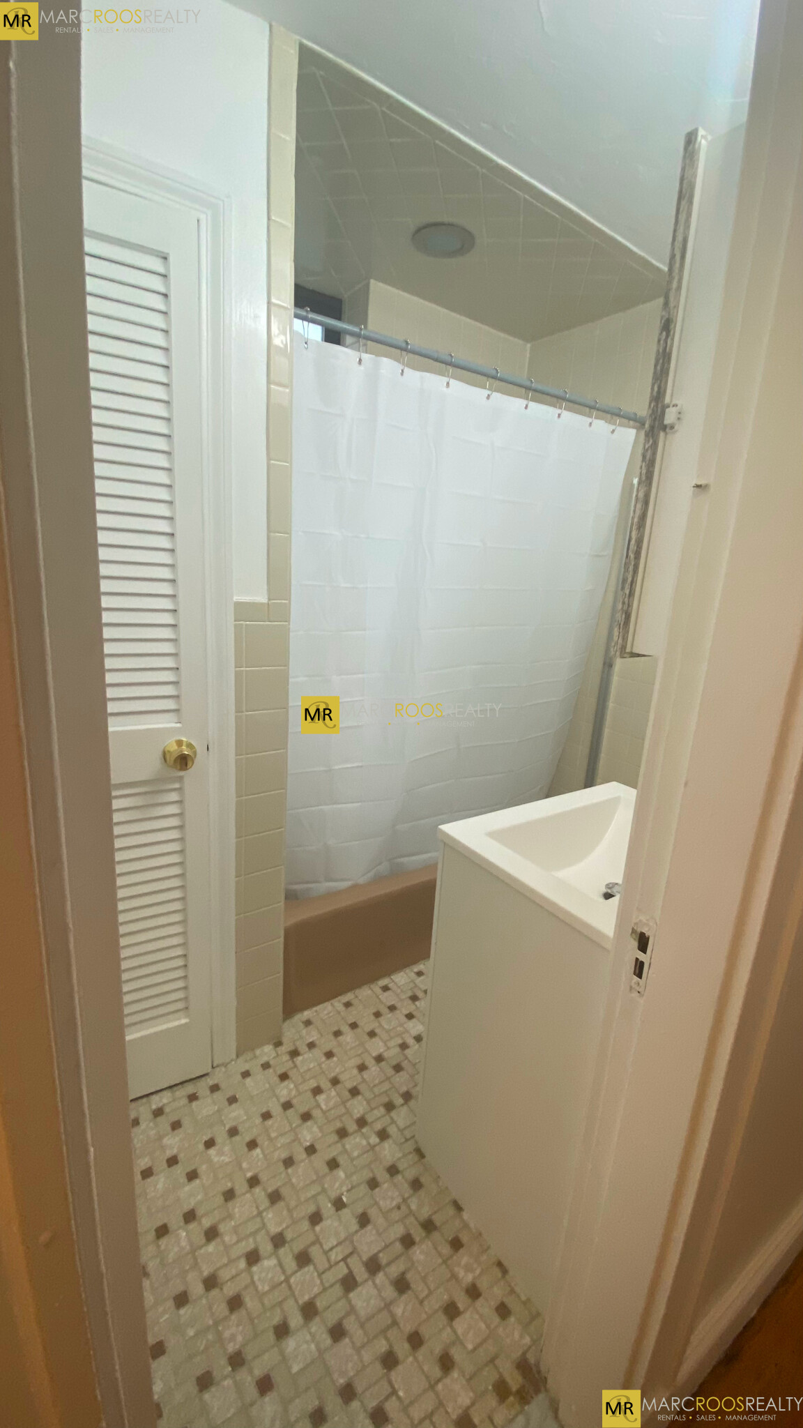 39 Glenville Ave, Allston