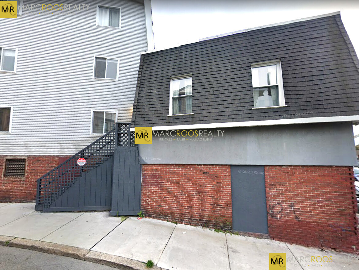 17 Leeds St, South Boston