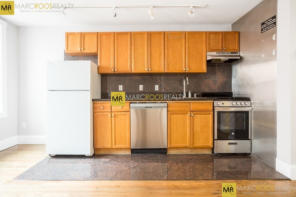 90 Warrenton St, Theatre District