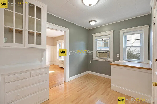47 Crosby Rd, Chestnut Hill