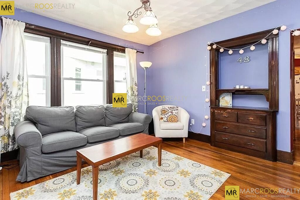 48 Sunset Rd, West Somerville