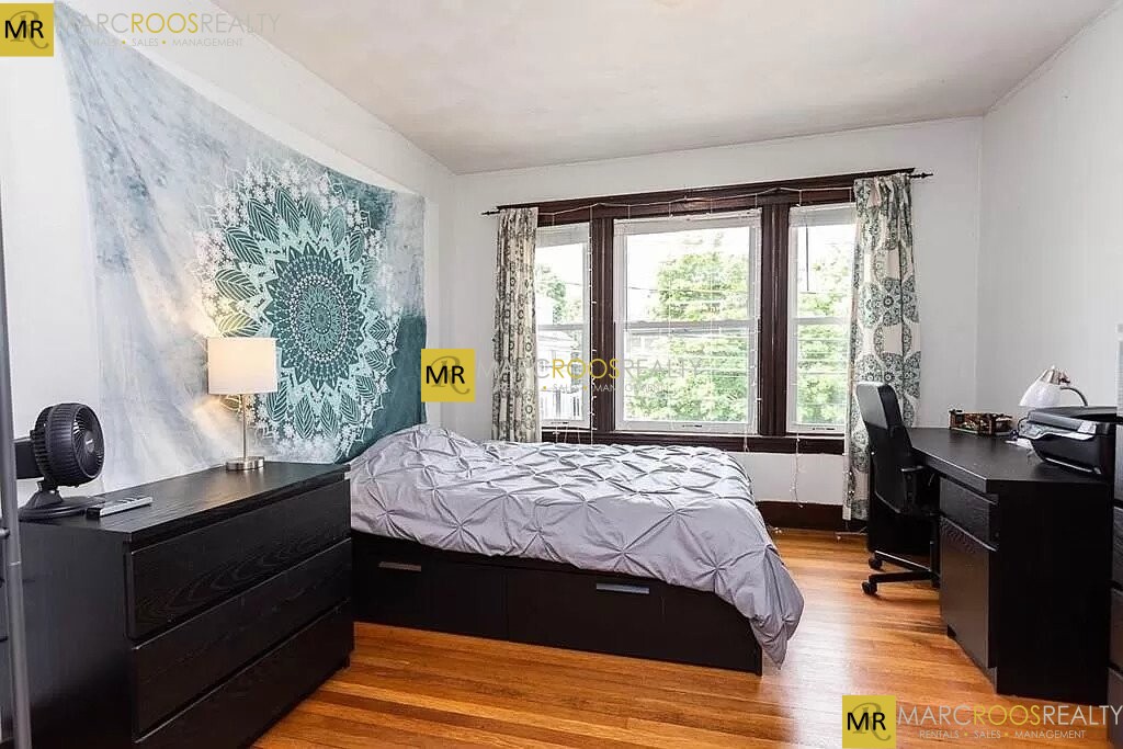 48 Sunset Rd, West Somerville
