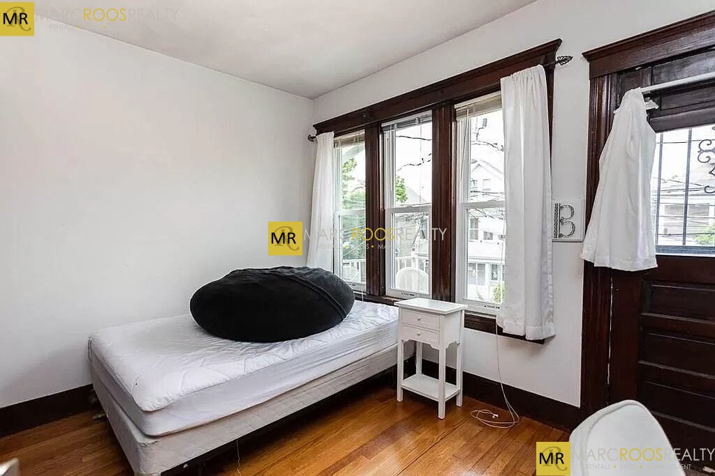 48 Sunset Rd, West Somerville