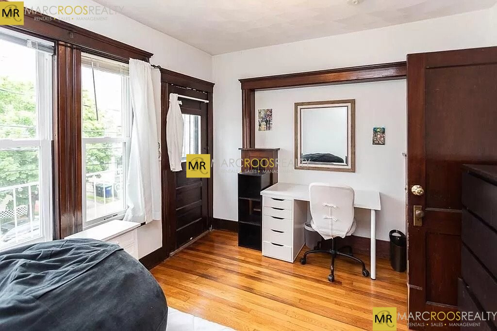 48 Sunset Rd, West Somerville