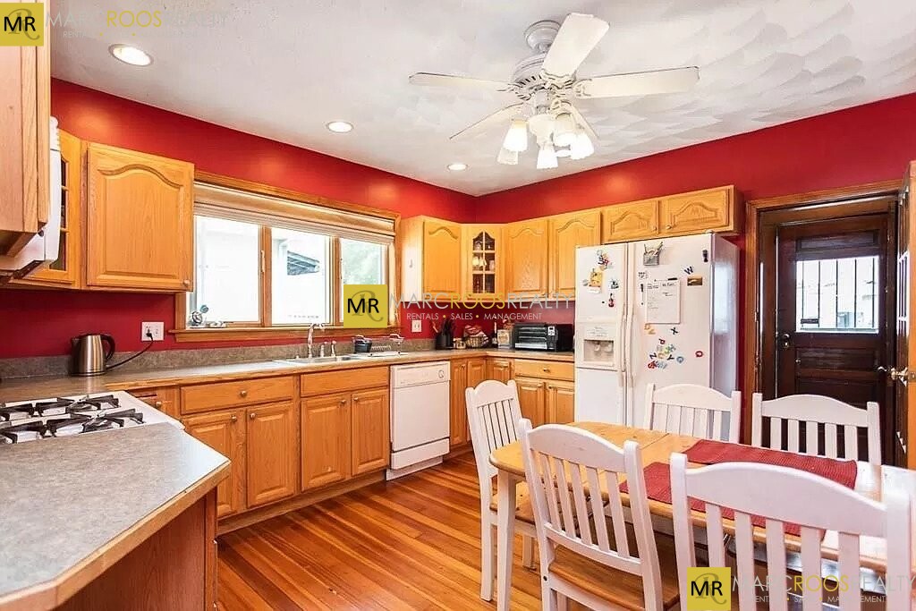 48 Sunset Rd, West Somerville