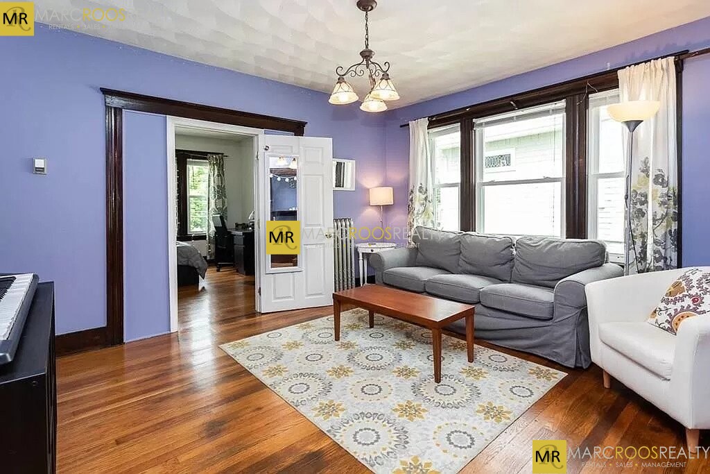 48 Sunset Rd, West Somerville